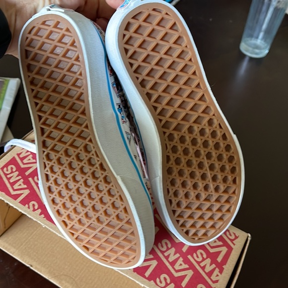 Kids Vans limited edition Where’s Waldo shoes - Picture 4 of 6
